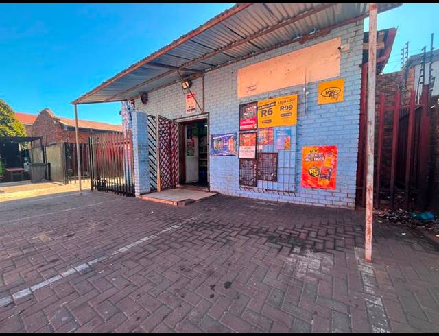 8 BEDROOM HOUSE FOR SALE IN KEMPTON PARK CENTRAL